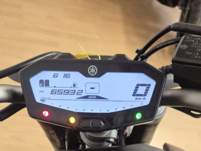 YAMAHA MT-07 4