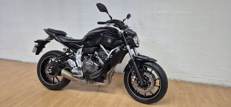 YAMAHA MT-07 4