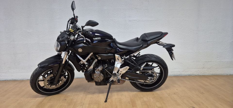 YAMAHA MT-07 4