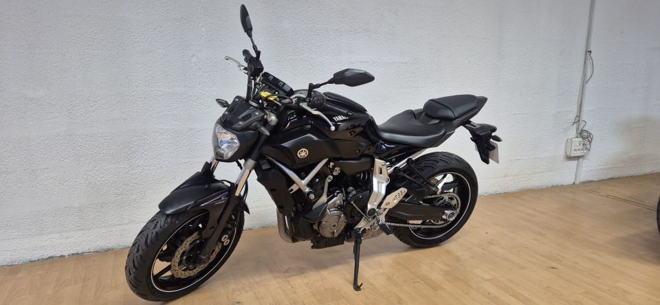 YAMAHA MT-07 4