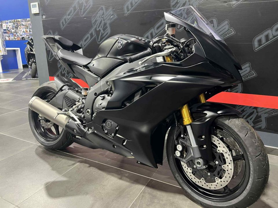 YAMAHA YZF-R6 RACE 4