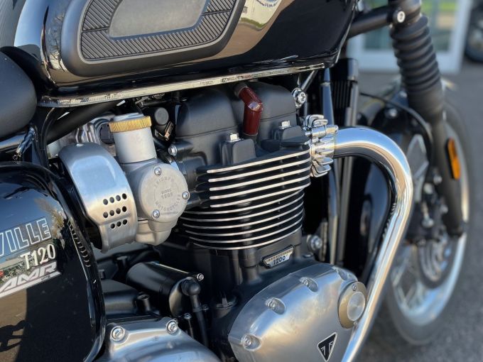 TRIUMPH BONNEVILLE T120 1200 4