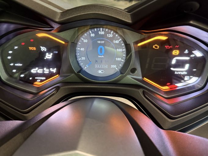 KYMCO AK 550 4