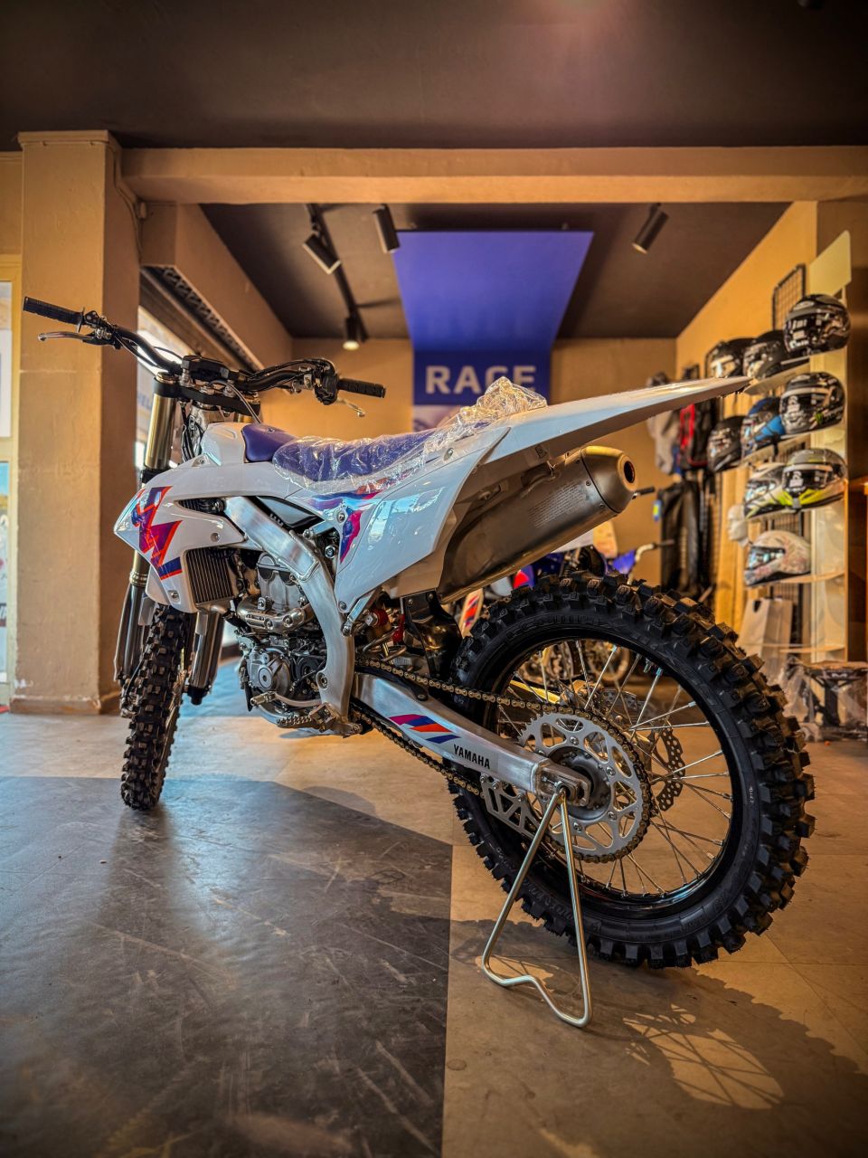 YAMAHA YZ 250 F 50TH AANIVERSARY EDITION 4