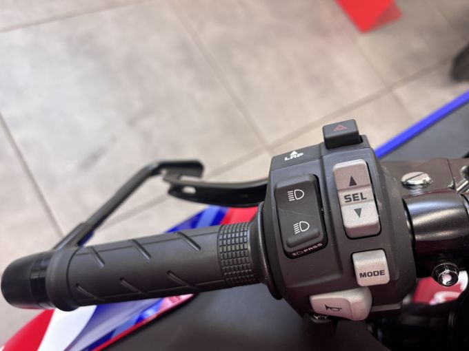 HONDA CBR 600 RR 4