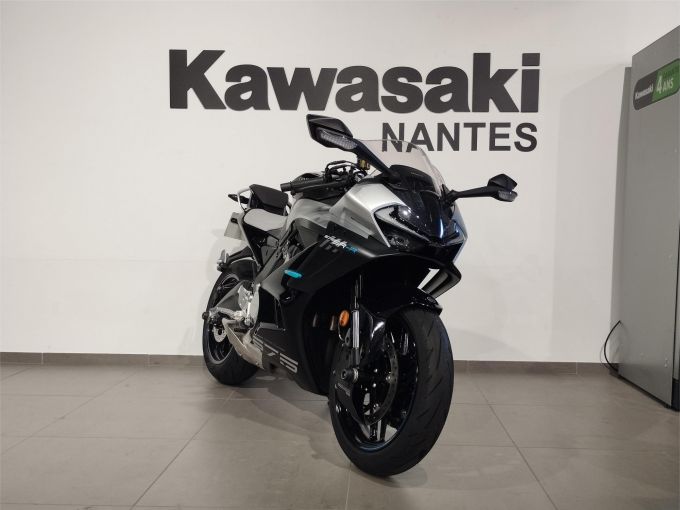 CF MOTO 675 SR-R 4