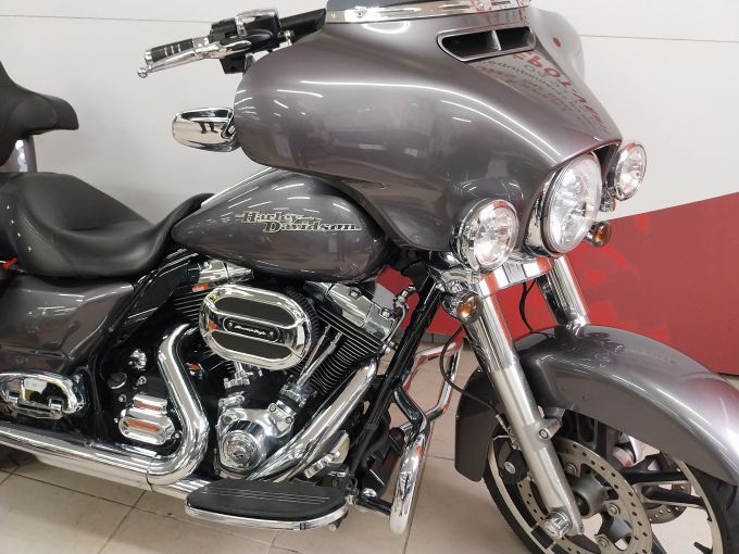 HARLEY-DAVIDSON STREET GLIDE 1690 4