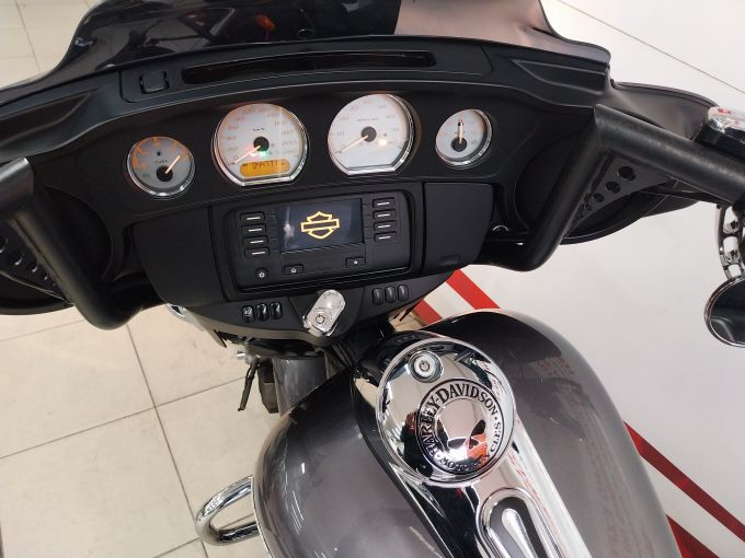 HARLEY-DAVIDSON STREET GLIDE 1690 4