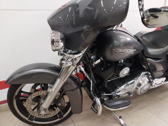 HARLEY-DAVIDSON STREET GLIDE 1690 4