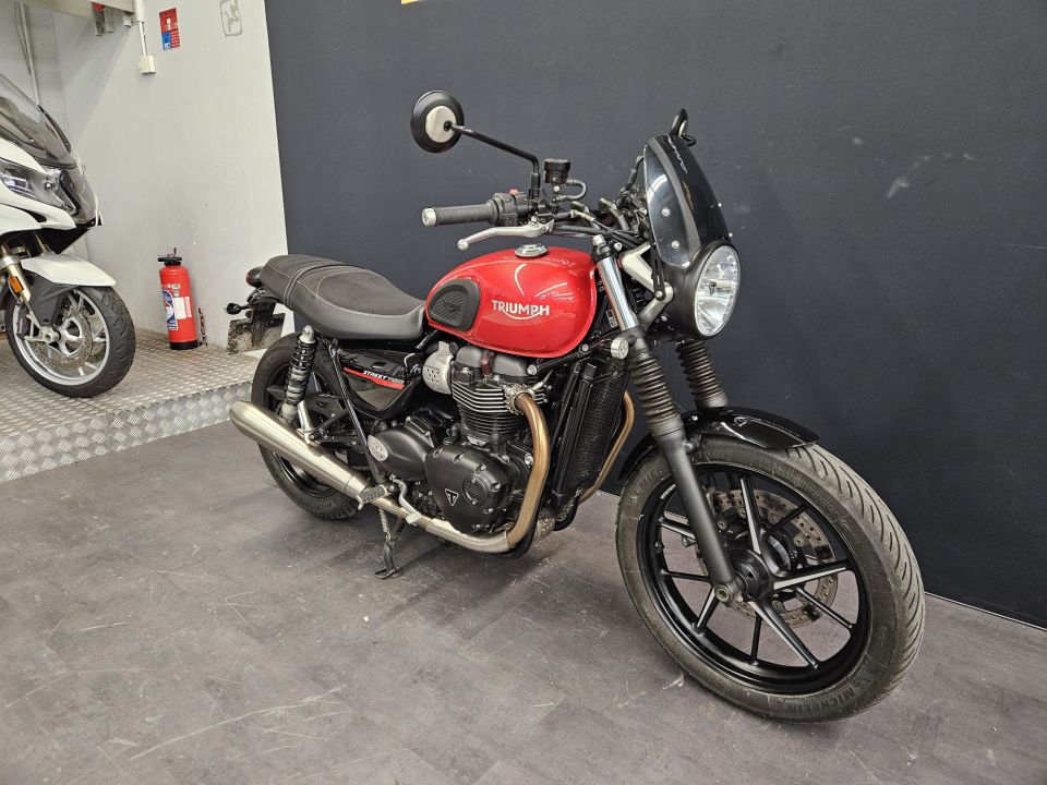 TRIUMPH STREET TWIN  900 4