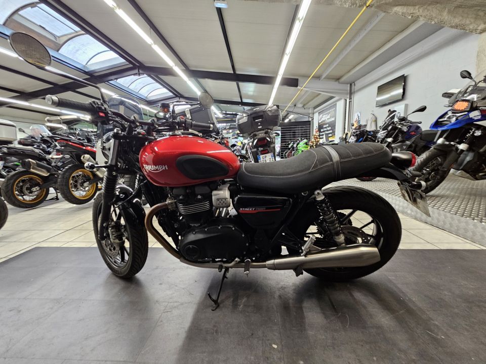 TRIUMPH STREET TWIN  900 4
