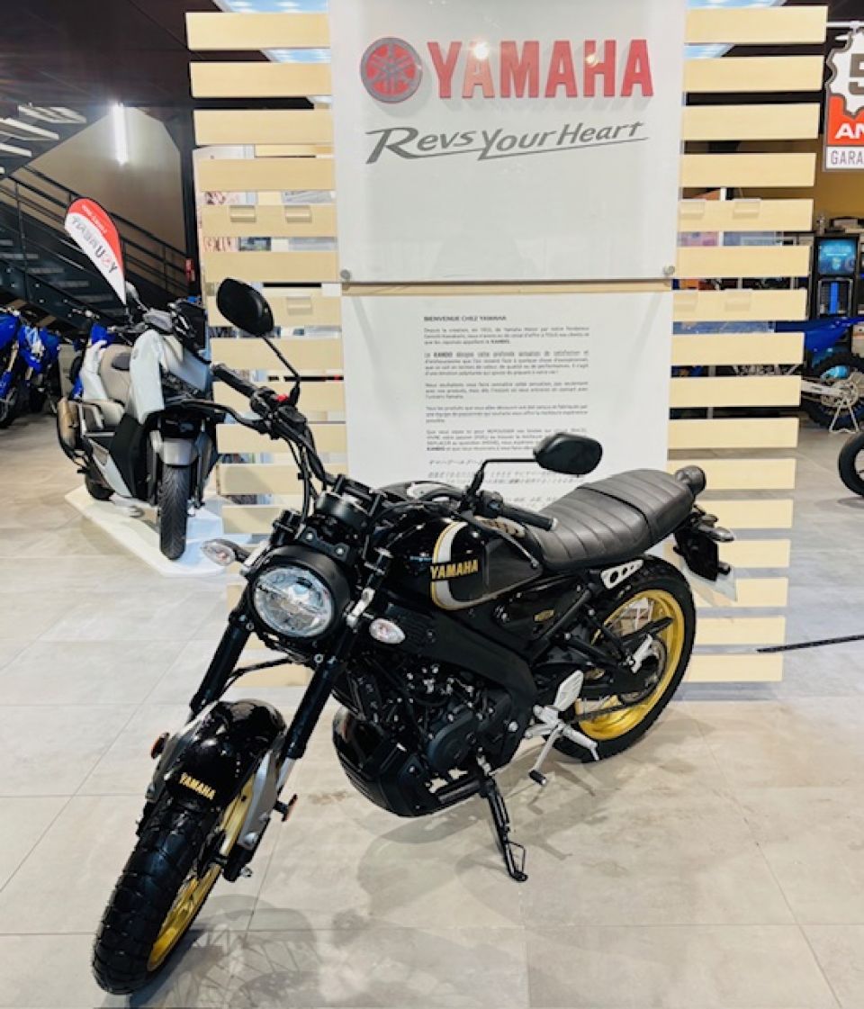 YAMAHA XSR 125 Legacy 4