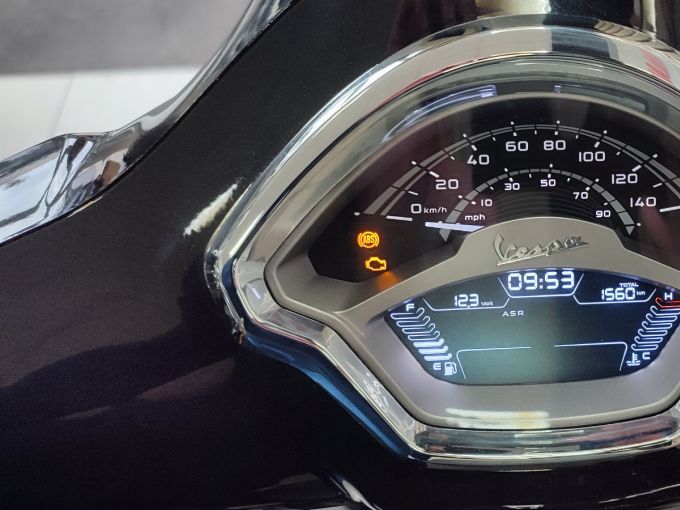 VESPA GTS 125IE SUPER 4