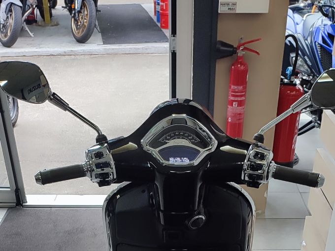 VESPA GTS 125IE SUPER 4
