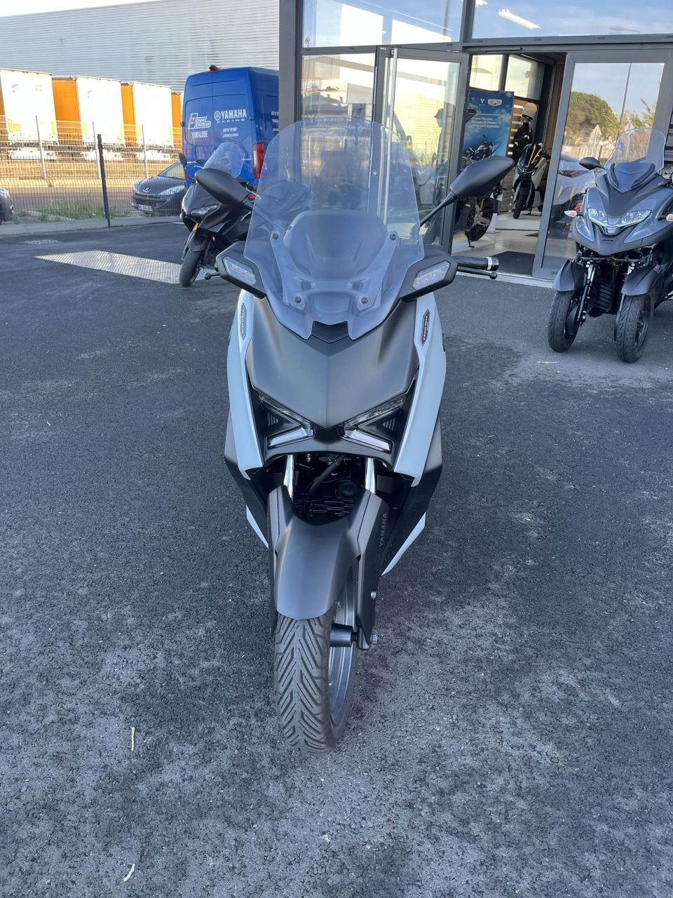 YAMAHA XMAX 300 Tech Max 4