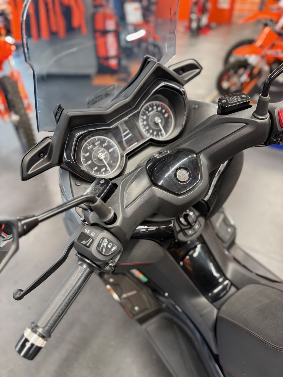 YAMAHA XMAX 125 TECH MAX 4