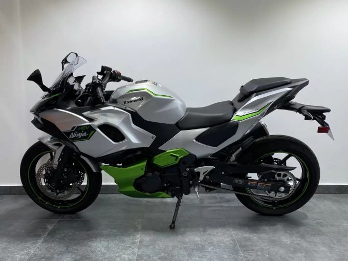 KAWASAKI Ninja 7 Hybrid 4