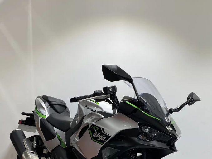 KAWASAKI Ninja 7 Hybrid 4