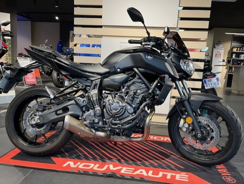 YAMAHA MT-07 (47.5CV) 4