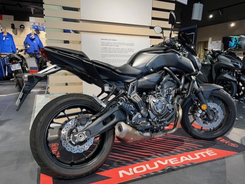 YAMAHA MT-07 (47.5CV) 4
