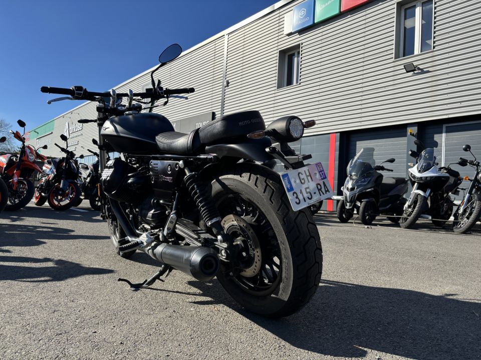 MOTO GUZZI V9 BOBBER 4