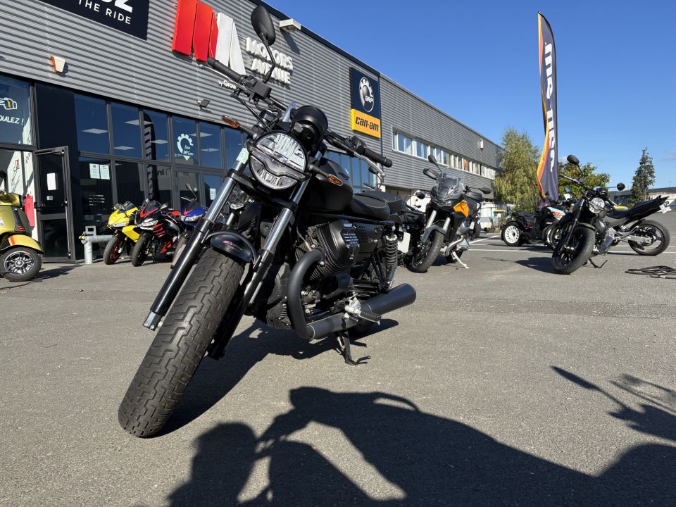 MOTO GUZZI V9 BOBBER 4