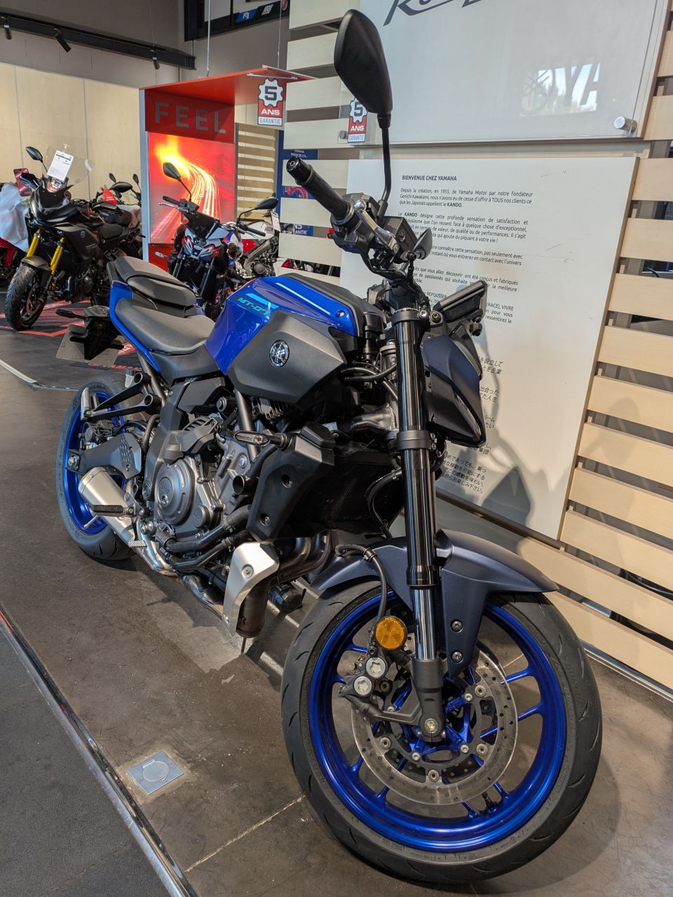 YAMAHA MT-07 4