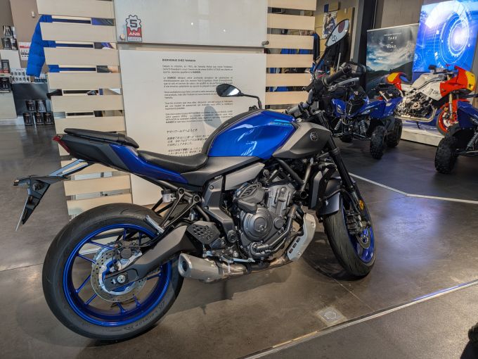 YAMAHA MT-07 4