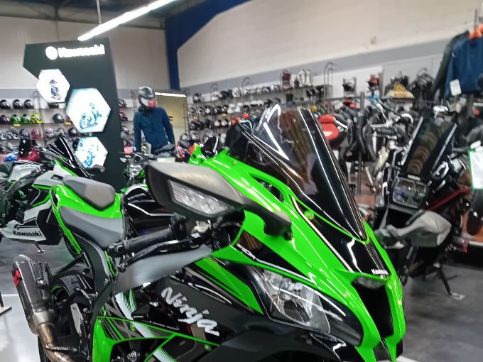 KAWASAKI ZX-10R 4