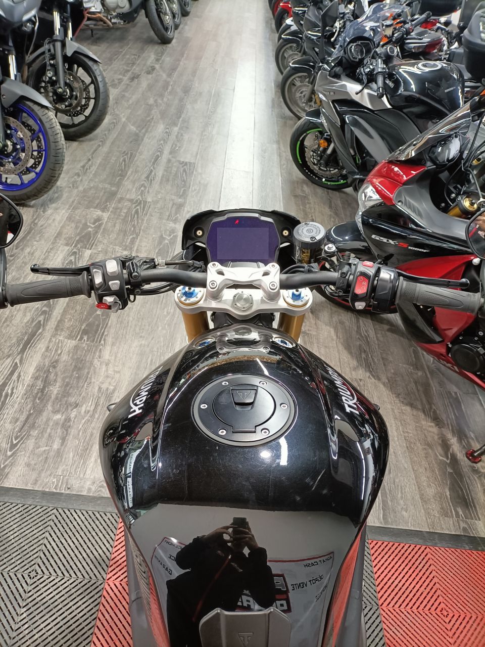 TRIUMPH SPEED TRIPLE 1200 RS 4