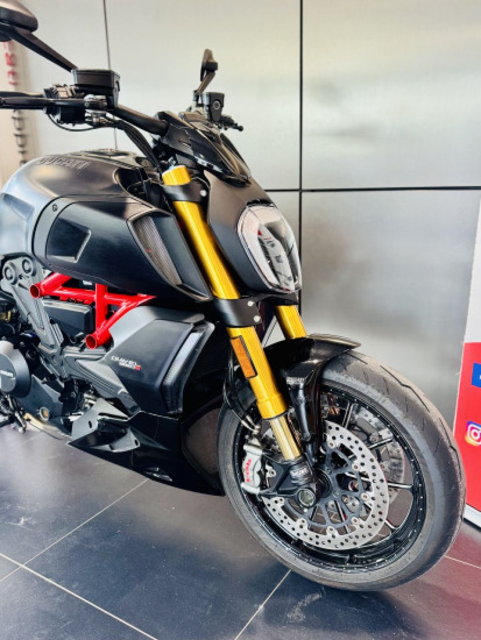 DUCATI DIAVEL 1260S 4