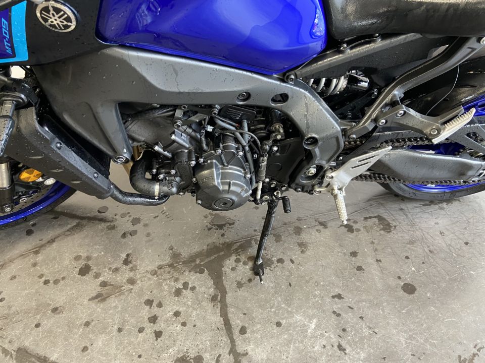 YAMAHA MT-09 4