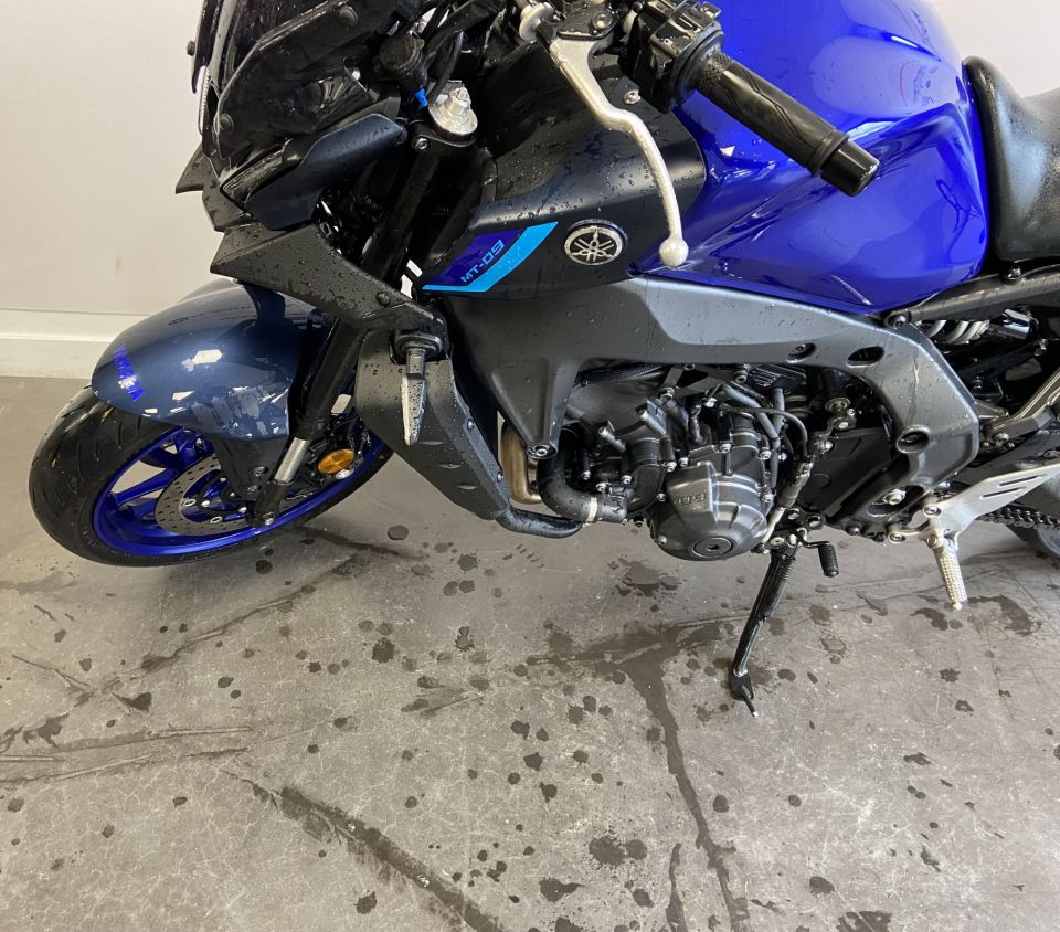 YAMAHA MT-09 4