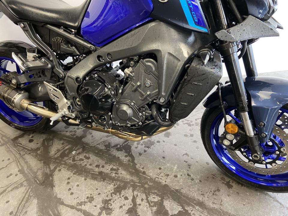 YAMAHA MT-09 4