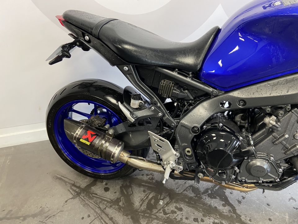 YAMAHA MT-09 4