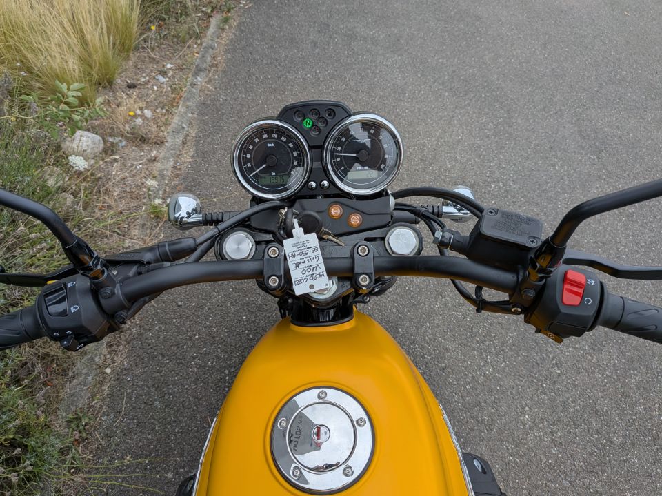 MOTO GUZZI V7 II STONE 4