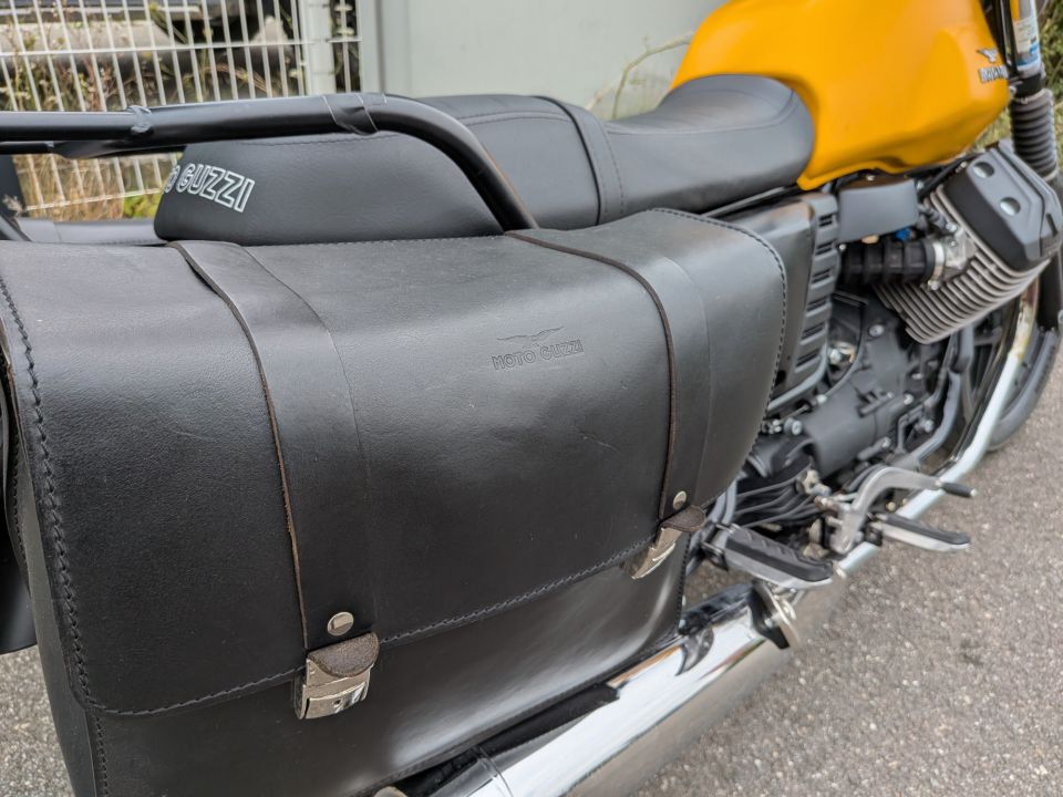 MOTO GUZZI V7 II STONE 4