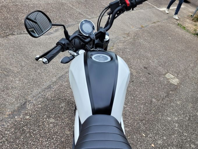 YAMAHA XSR 125 4