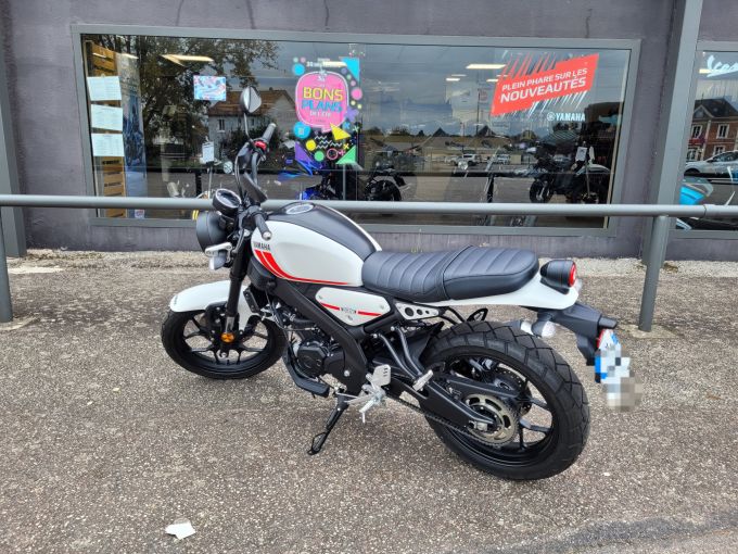 YAMAHA XSR 125 4