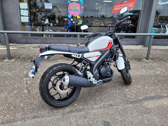YAMAHA XSR 125 4