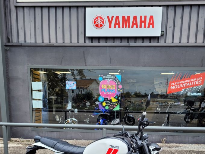 YAMAHA XSR 125 4