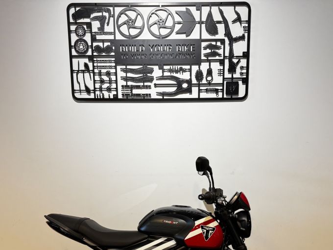 TRIUMPH TRIDENT 660 4