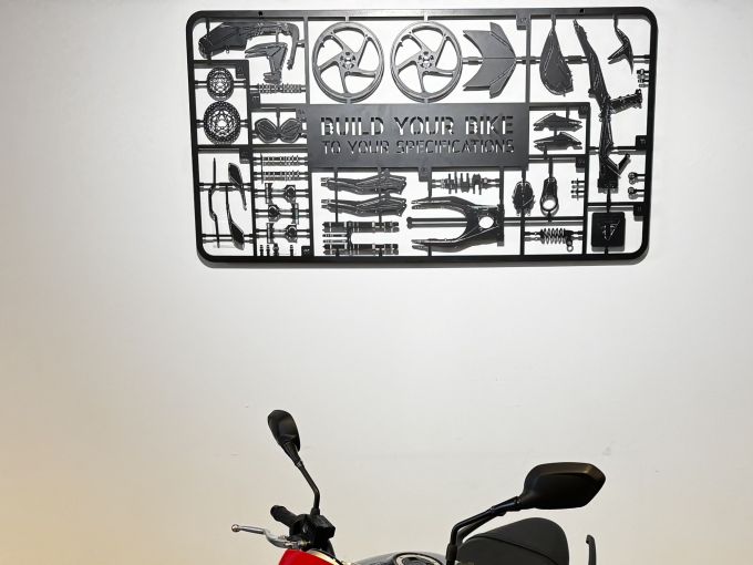 TRIUMPH TRIDENT 660 4