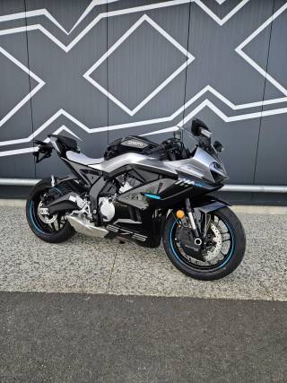 CF MOTO 675SR-R - 2025