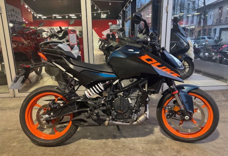 KTM 125 DUKE ABS 4