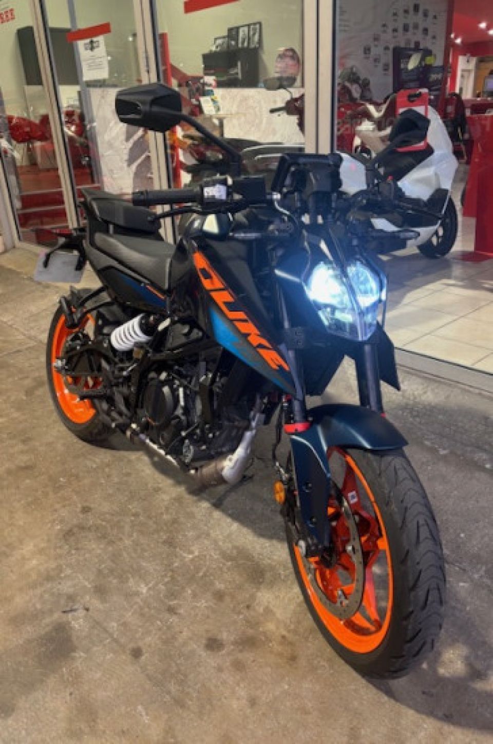 KTM 125 DUKE ABS 4