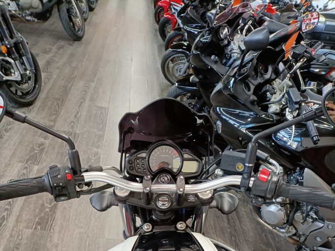 SUZUKI GLADIUS 650 4