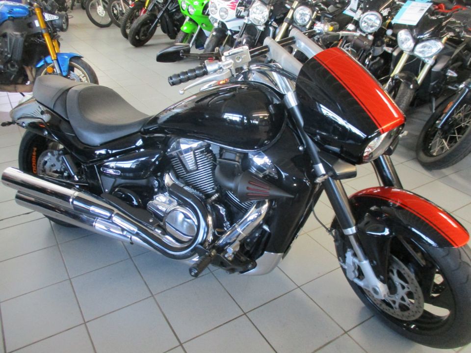 SUZUKI VZR 1800 INTRUDER 4