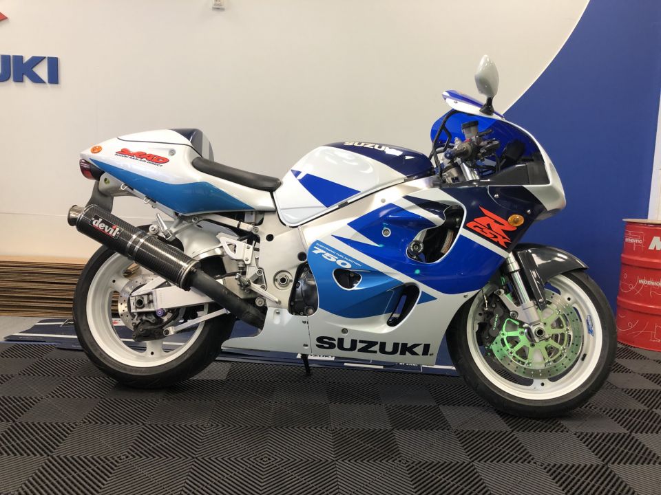 SUZUKI GSX-R 750 4