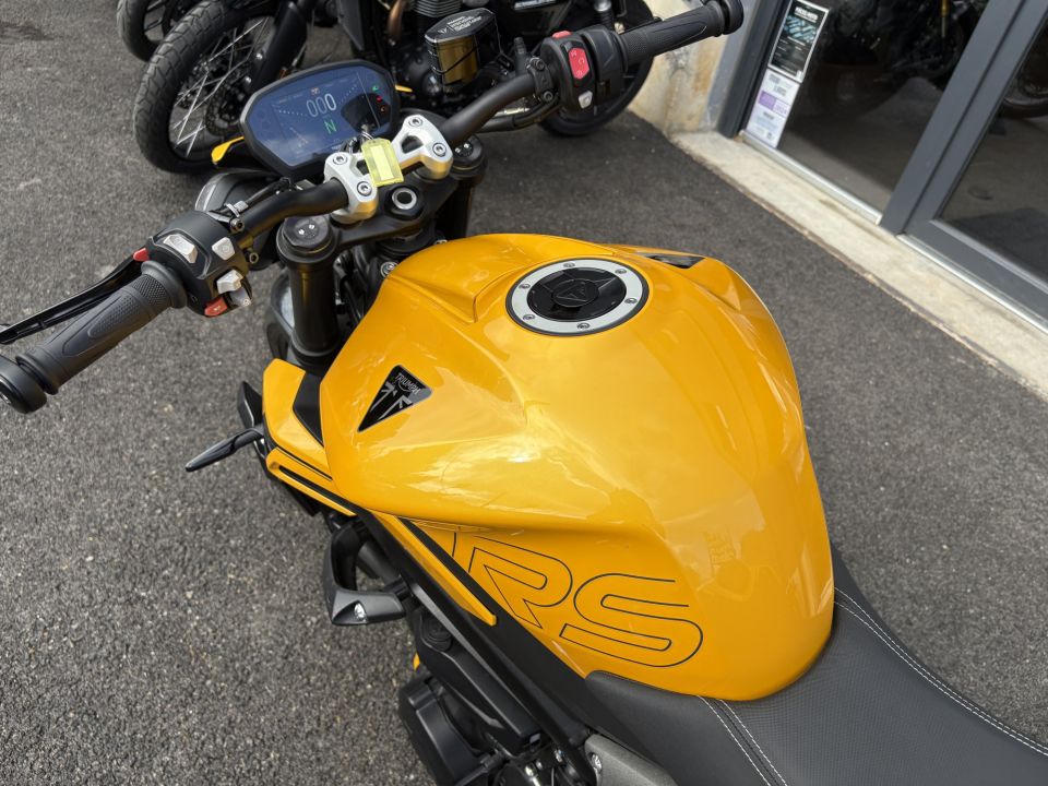 TRIUMPH STREET TRIPLE 765 RS 4